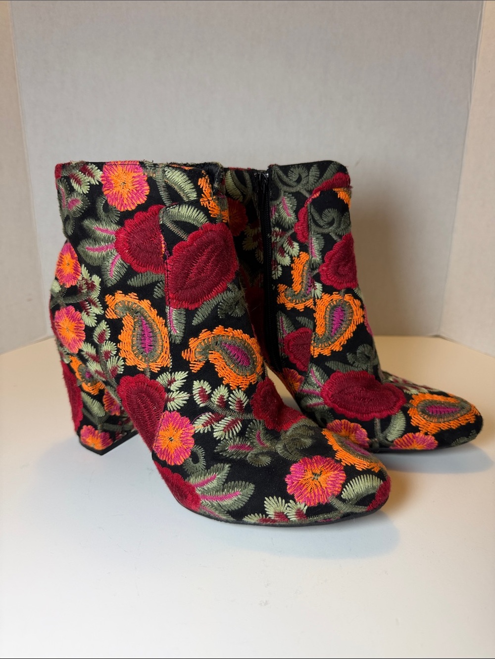 MIA Rosebud Embroidered Ankle Boots 8 1/2